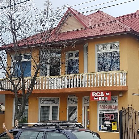 Relax Haus Hotel Hunedoara Exterior foto