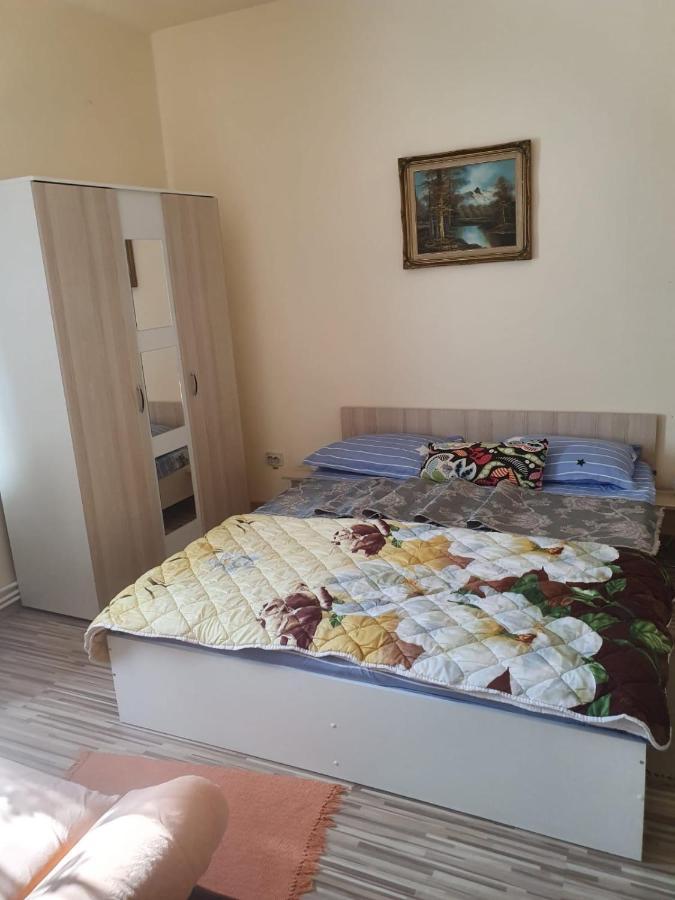 Relax Haus Hotel Hunedoara Exterior foto