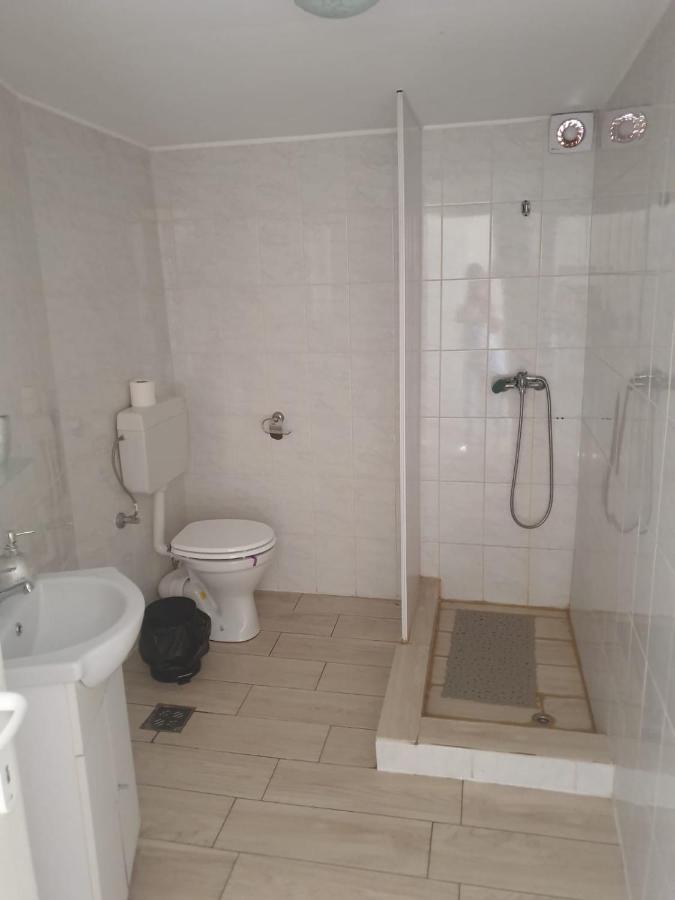 Relax Haus Hotel Hunedoara Exterior foto