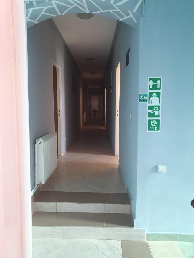 Relax Haus Hotel Hunedoara Exterior foto