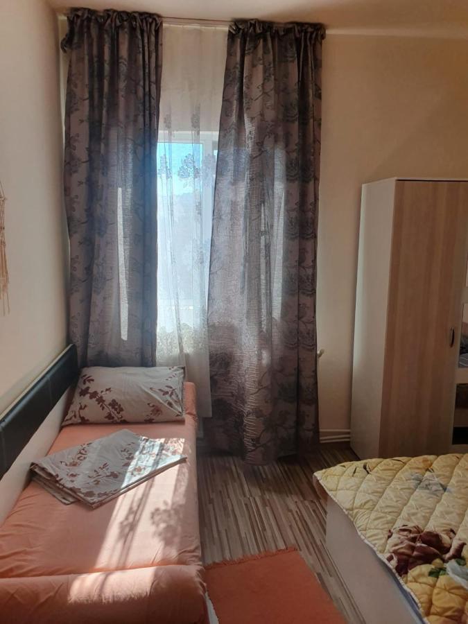 Relax Haus Hotel Hunedoara Exterior foto